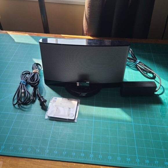 Bose SoundDock Series II Digital Music System Sound Dock - WITH BLUETOOTH - Picture 1 of 8